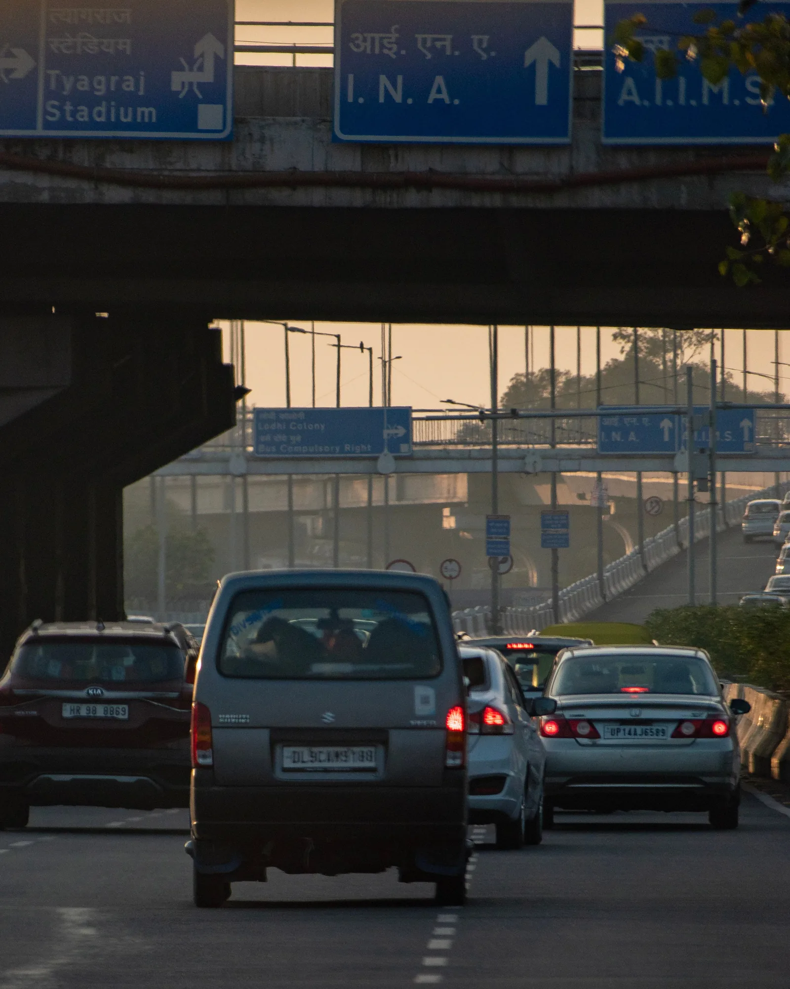 Vehicles on New Delhi expressway